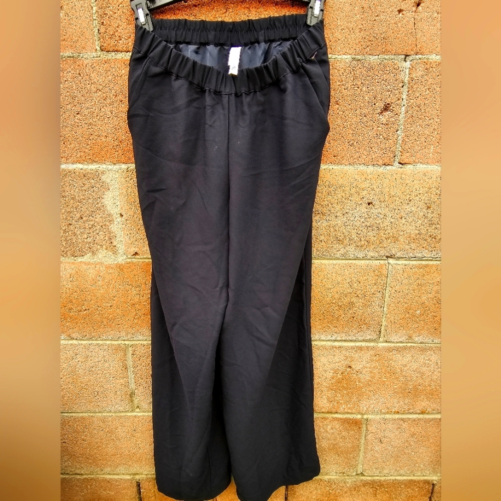 Black loose pants